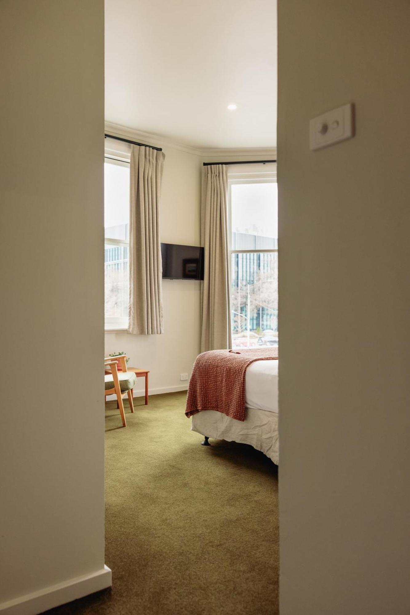 Standard Queen Room